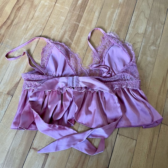 Pink lacy crop top - Picture 2 of 3